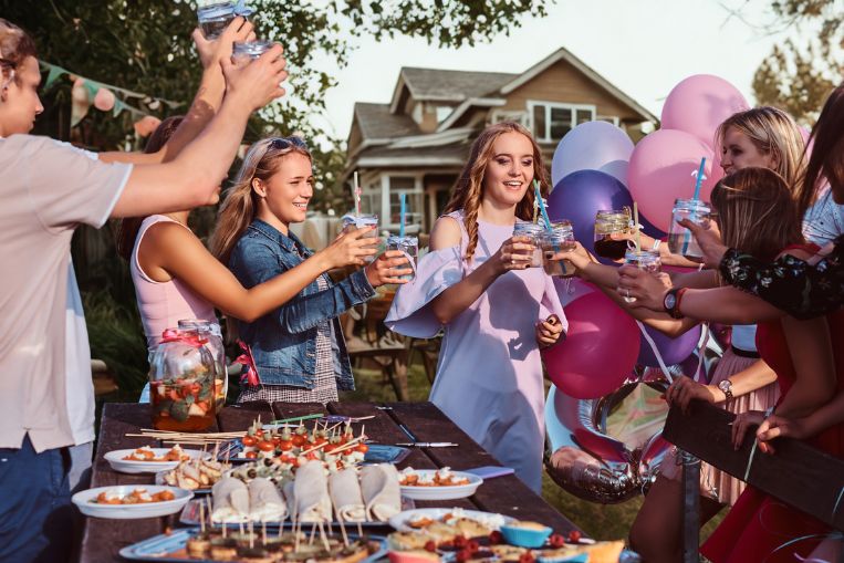 24 Summer Teen Birthday Party Ideas That Are Total Winners